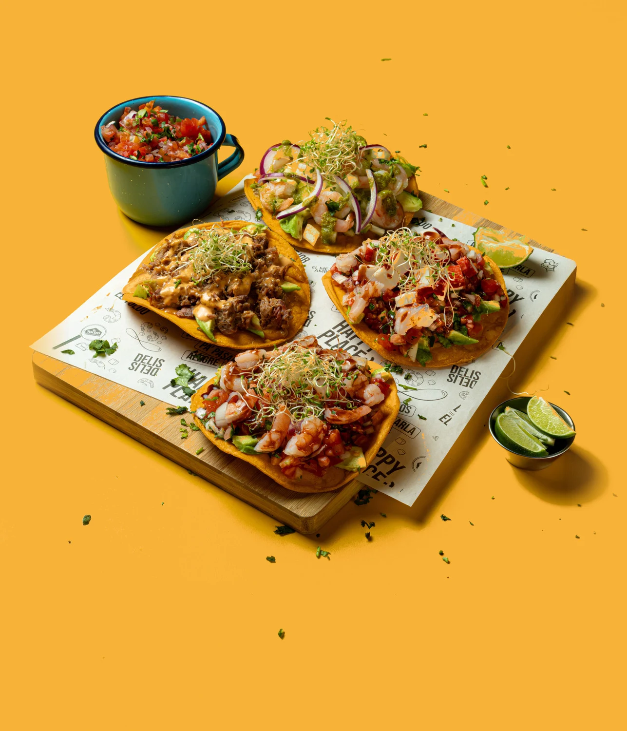 Tostadas de El Toldo con mariscos, aguacate y alfalfa